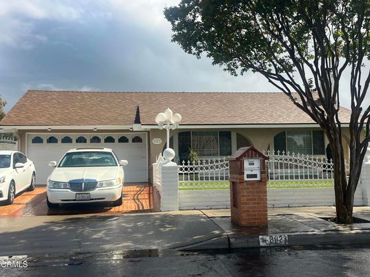 Attached, Exterior, Facade, Ranch
