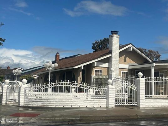 Exterior, Facade, Ranch