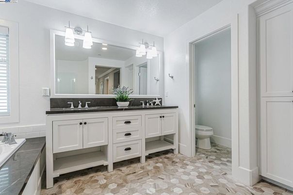 Bathroom, Dual Sink Vanities, Interior