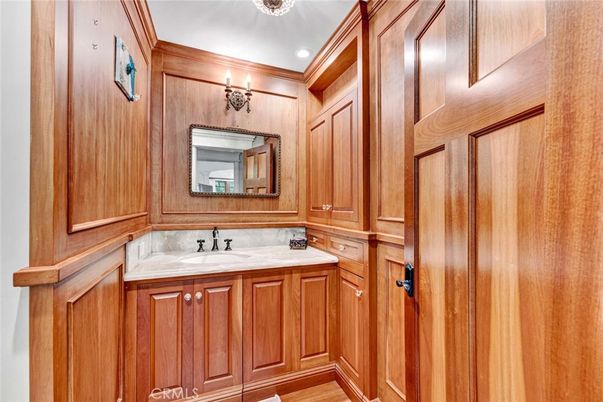Bathroom, Interior, Recessed Lighting, Wood Texture Flooring