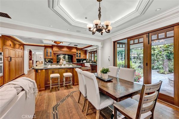 Chandelier, Dining room, Interior, Kitchen, Recessed Lighting, Wood Texture Flooring