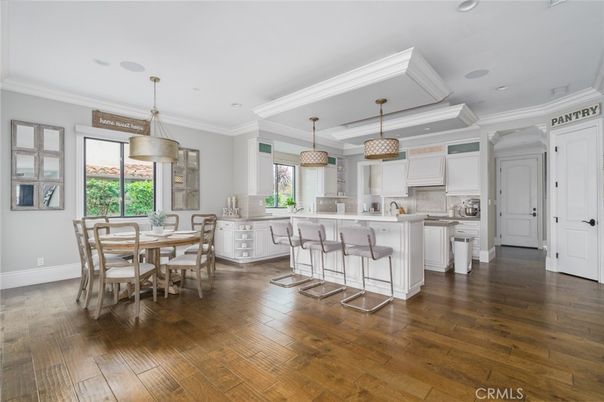 Dining room, Interior, Kitchen, Pendant Lights, Recessed Lighting, Wood Texture Flooring