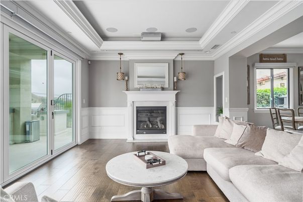 Fireplace, Interior, Living room, Pendant Lights, Recessed Lighting, Wood Texture Flooring