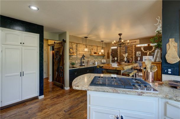 Chandelier, Dining room, Interior, Kitchen, Pendant Lights, Recessed Lighting, Stone Walls, Wood Texture Flooring