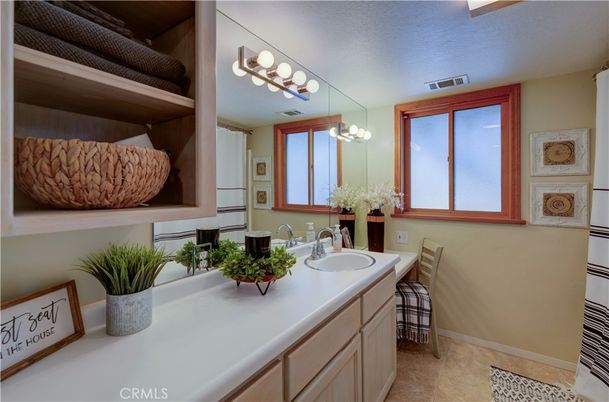 Bathroom, Dual Sink Vanities, Interior