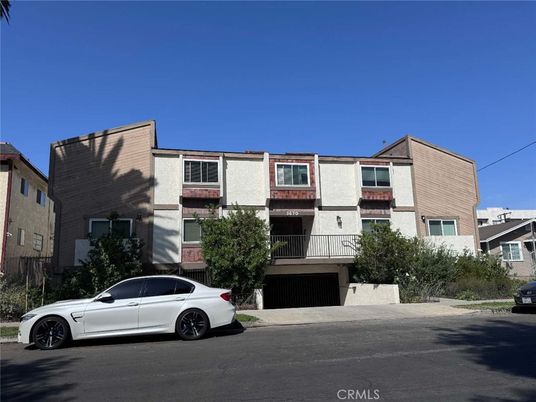 Attached, Exterior, Facade, Rowhouse