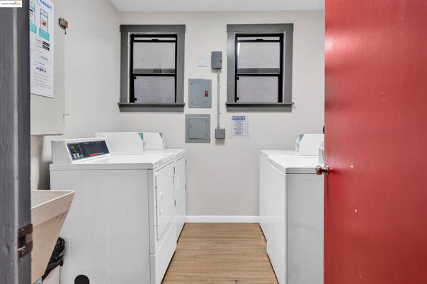 Interior, Washer, Wood Texture Flooring