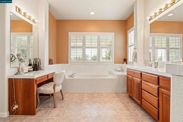 Bathroom, Dual Sink Vanities, Interior, Recessed Lighting