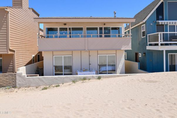Exterior, Facade, Modern