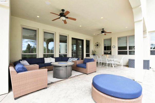 Dining room, Exterior, Recessed Lighting