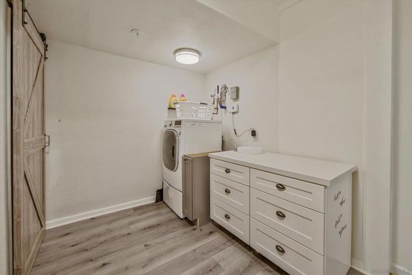Interior, Washer, Wood Texture Flooring