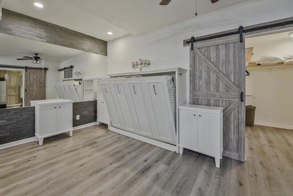 Interior, Recessed Lighting, Wood Texture Flooring