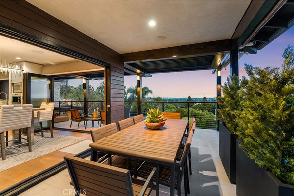 Dining room, Exterior, Recessed Lighting