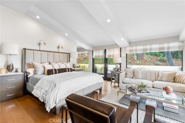 Bedroom, Interior, Living room, Recessed Lighting, Wood Texture Flooring