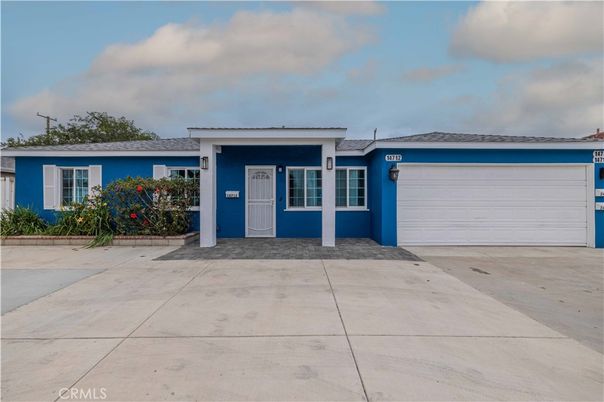 Attached, Exterior, Facade, Ranch