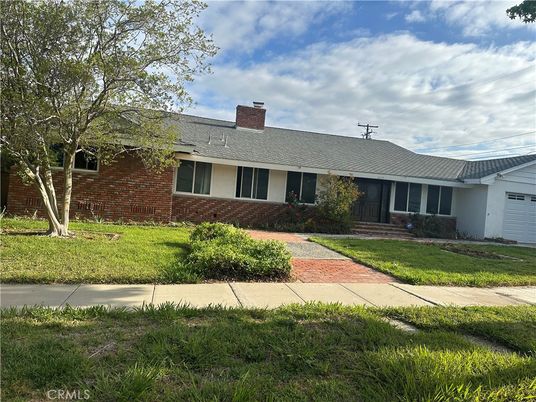 Backyard, Exterior, Facade, Brick Facade, Ranch