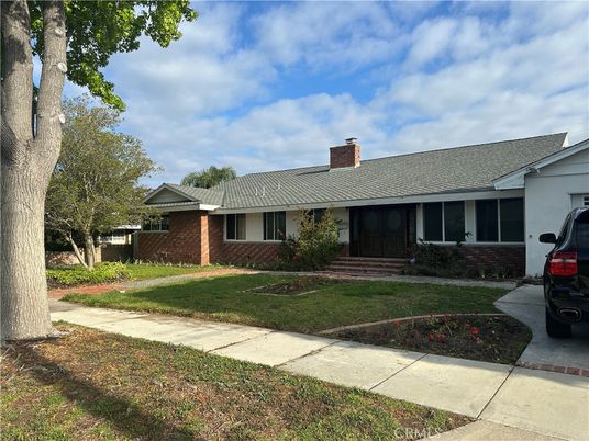 Backyard, Exterior, Facade, Brick Facade, Ranch