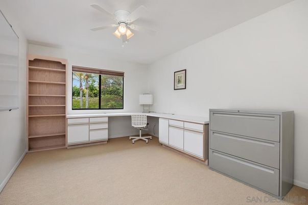 Home Office, Interior
