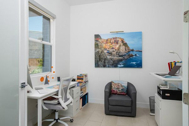 Home Office, Interior