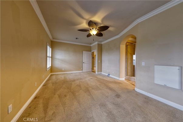 Empty room, Interior