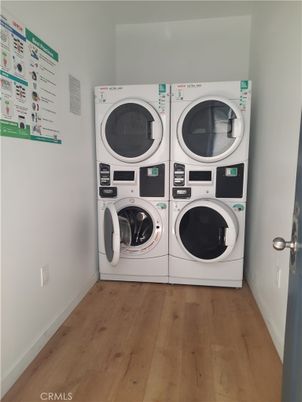 Interior, Washer, Wood Texture Flooring