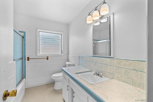 Bathroom, Interior, Tile Countertops