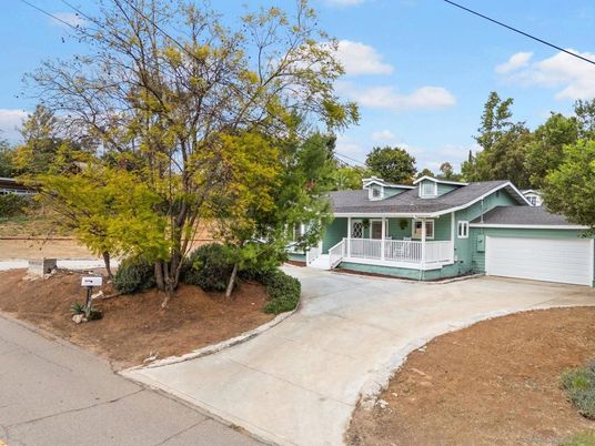 Attached, Exterior, Facade, Ranch