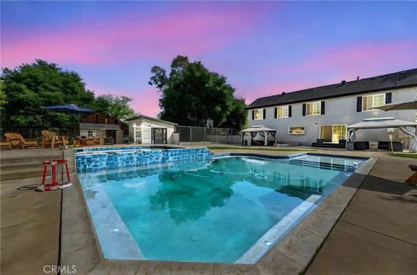 Exterior, Pool
