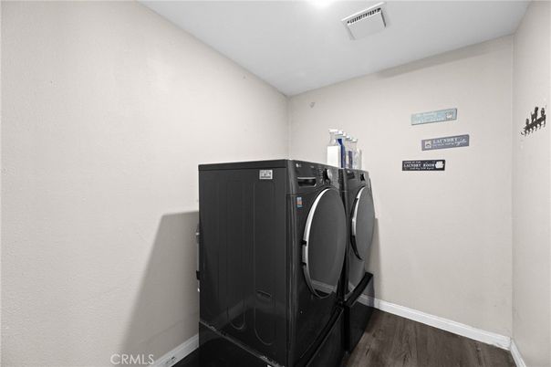 Interior, Washer, Wood Texture Flooring
