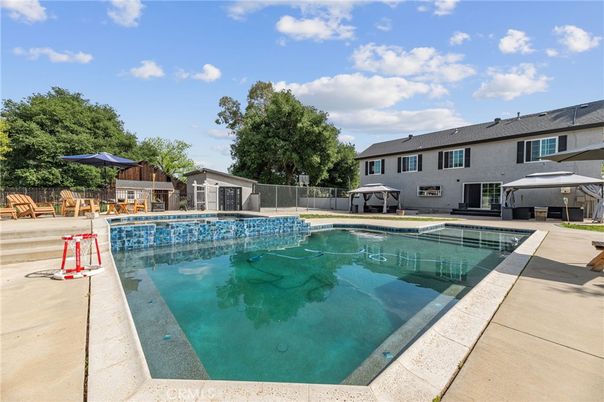 Exterior, Pool