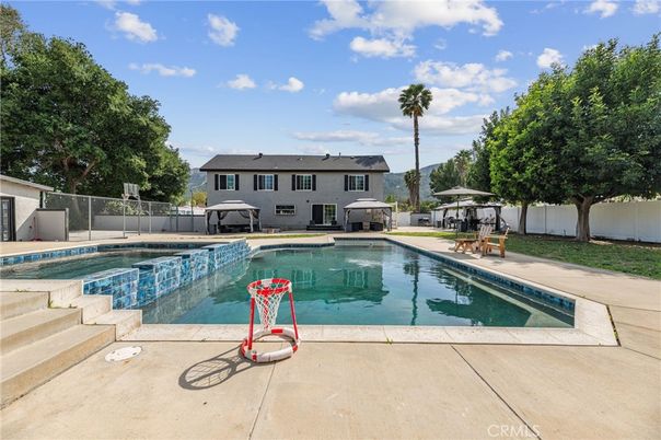 Exterior, Pool