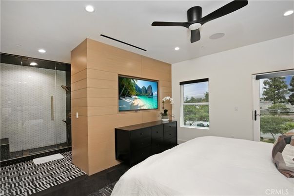 Bathroom, Bedroom, Glass Shower, Interior, Recessed Lighting
