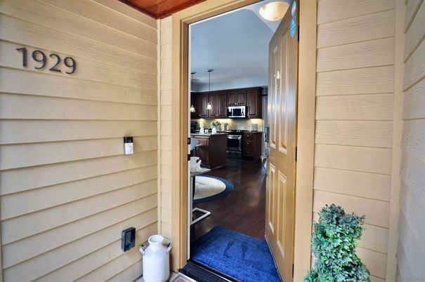 Exterior, Pendant Lights