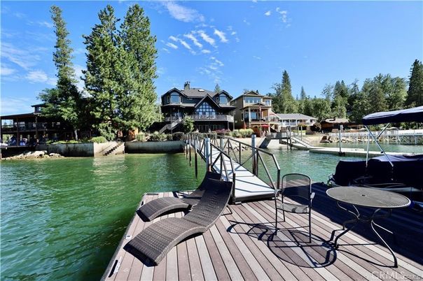 Exterior, Lake
