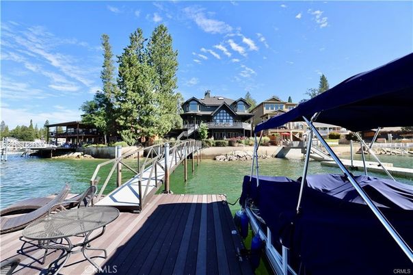 Exterior, Lake