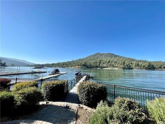 Exterior, Lake