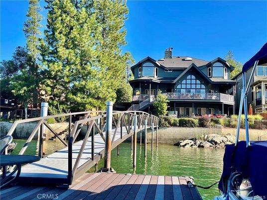 Exterior, Lake
