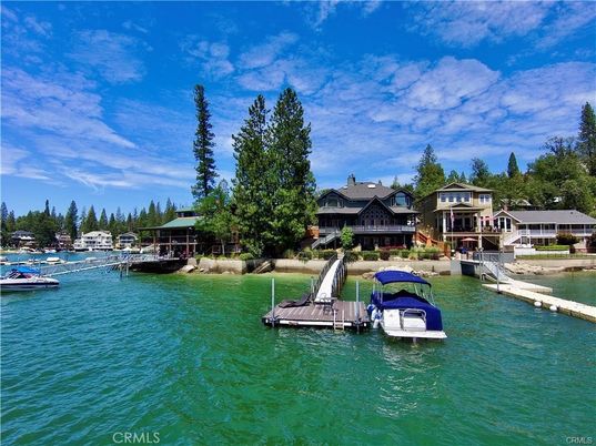 Exterior, Lake
