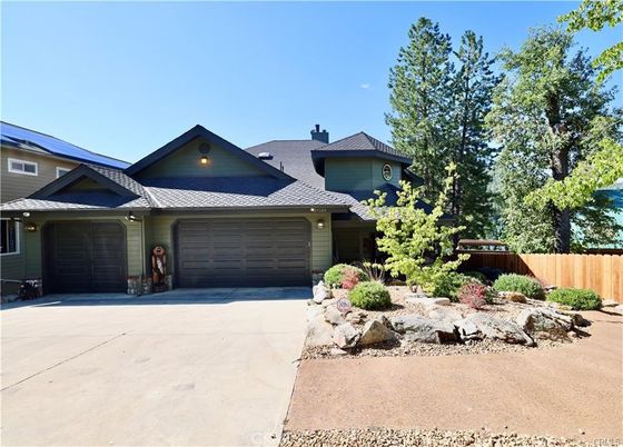 Attached, Exterior, Facade, American Craftsman