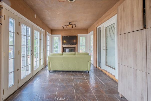 Fireplace, Interior, Living room