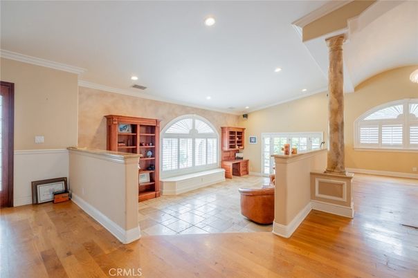 Interior, Recessed Lighting, Wood Texture Flooring
