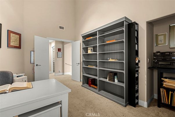 Home Office, Interior