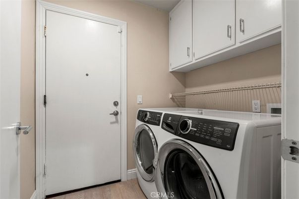 Interior, Washer, Wood Texture Flooring