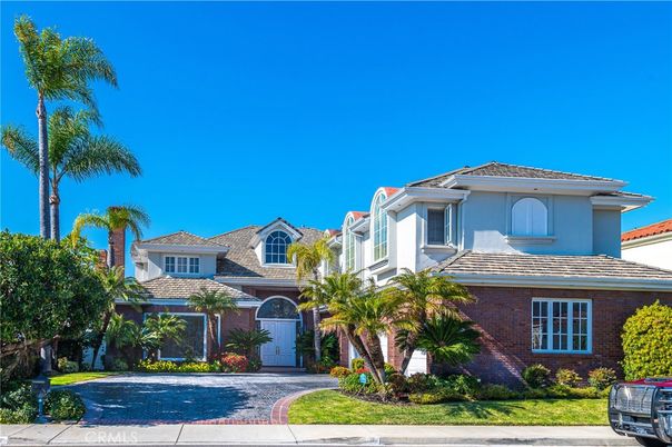 Exterior, Facade, Brick Facade, Mediterranean