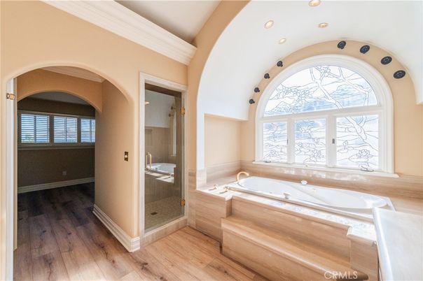 Bathroom, Interior, Recessed Lighting, Wood Texture Flooring
