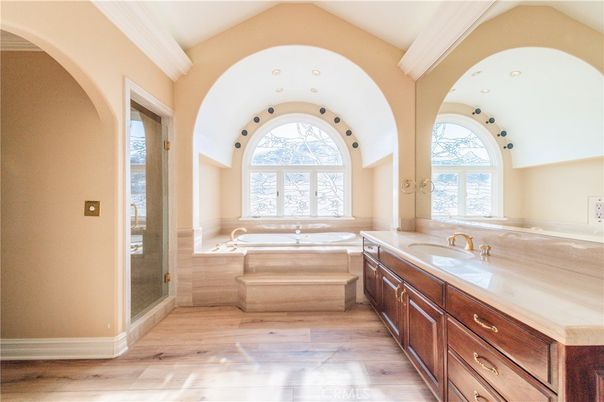 Bathroom, Interior, Recessed Lighting, Wood Texture Flooring
