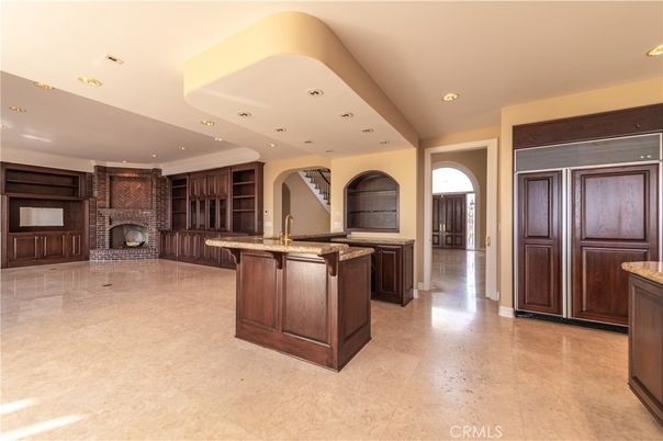 Fireplace, Interior, Kitchen, Recessed Lighting