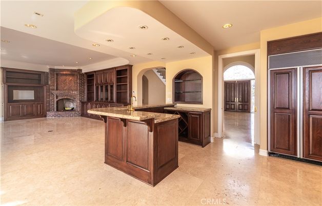 Fireplace, Interior, Kitchen, Recessed Lighting