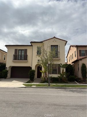 Attached, Exterior, Facade, Mediterranean