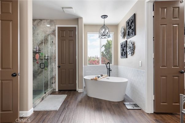 Bathroom, Free Standing Baths, Glass Shower, Interior, Pendant Lights, Wood Texture Flooring
